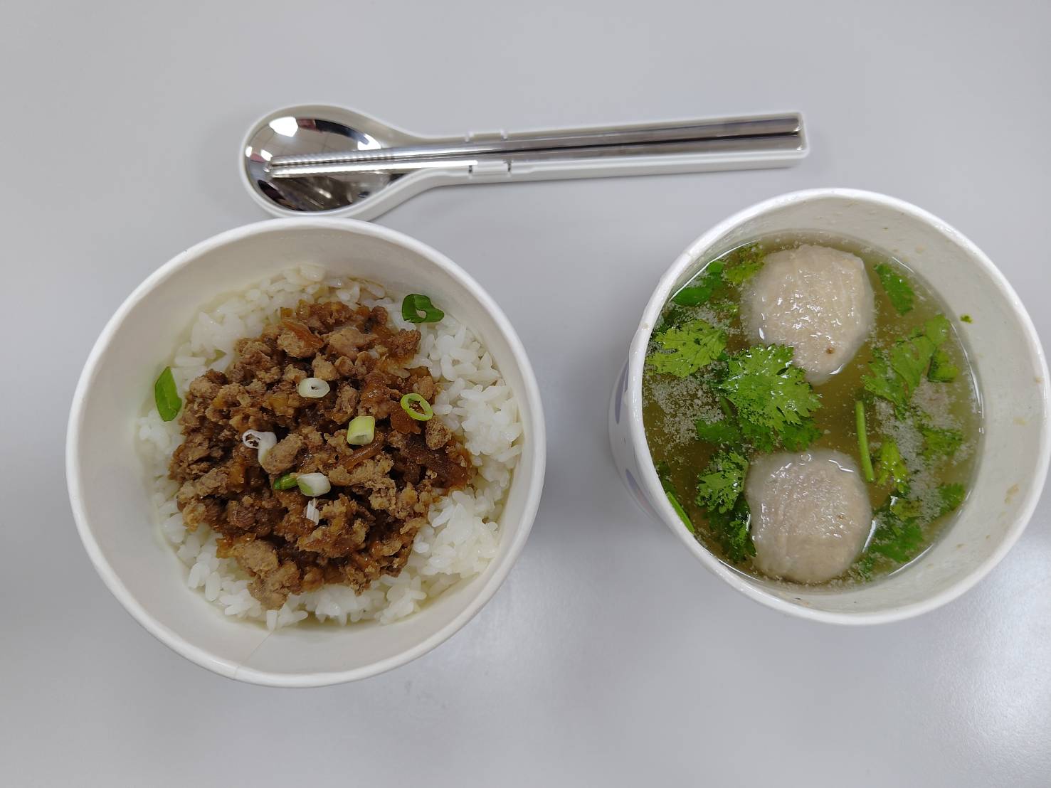 2025.08.08使用環保餐具。百萬餐桌減碳任務。今天八八節，晚上有大餐，中午簡單充飢一下。