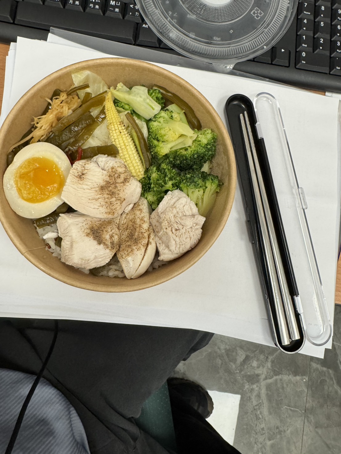 20250811百萬餐桌減碳任務。這是共享餐，歡樂共享，與貓咪一起吃飯