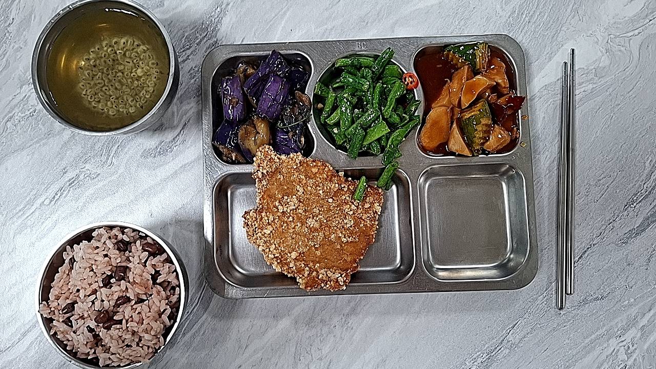 2025.08.25百萬餐桌減碳任務。使用環保餐具